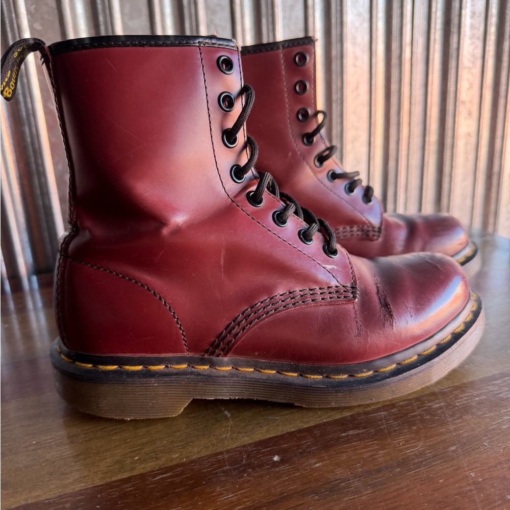 Dr. Martens WOMEN'S 1460 CHERRY RED SMOOTH - RED